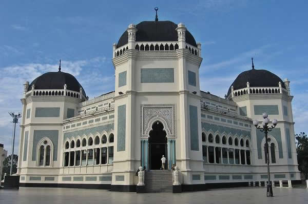 masjid raya medan indonesia