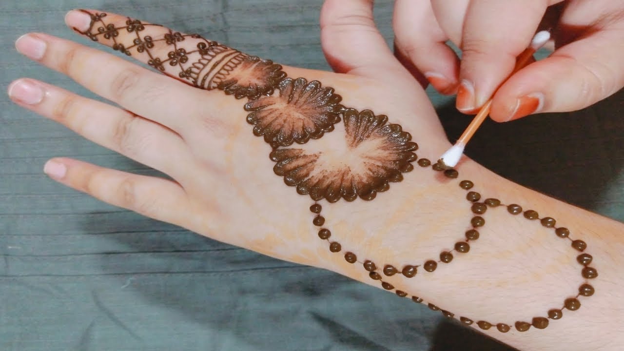 Karwa Chauth Mehndi Designs – Latest News Information updated on October  12, 2022 | Articles & Updates on Karwa Chauth Mehndi Designs | Photos &  Videos | LatestLY