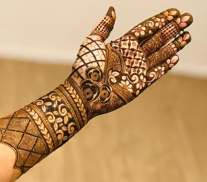 special mehndi designs for happy new year 2023 (21)