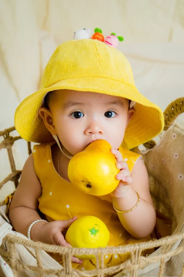 बच्चों की क्यूट स्माइल वाली 30 बेहतरीन फोटोज | Smiling Baby Images That  Will Melt Your Heart in Hindi